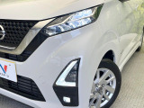 【LEDヘッドライト】悪天候や夜間走行時も良好な視界を確保し安心して運転できる高輝度LEDヘッドライトを装備!点灯速度が早く、消費電力も抑えられています。