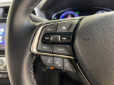 手触りの良いレザーハンドルにはオーディオコントロールスイッチが装備されており、ハンドルから手を離さずに操作が出来ます。感覚で操作ができて便利で安全ですね!