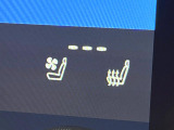 【シートベンチレーション】夏場は涼しい風でお尻や背中の熱やムレを防ぎ、冬はエアコンよりも早く温まってポカポカに!レザーシートにうれしい装備で、季節を問わず快適に過ごせます。