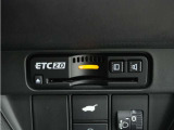 ◆ETC2.0装着◆進化したドライブ体験。料金収受システムだけだったETCが生まれ変わって、高速道路を賢く使うETC2.0に進化しました。多彩な情報サービスが便利で快適なドライブ体験を提供します。