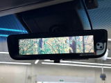 【デジタルインナーミラー】後席の大きな荷物や同乗者で後方が確認しづらい時でも安心!カメラが撮影した車両後方の映像をルームミラー内に表示。クリアな視界で状況の確認が可能です!