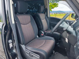 運転席のシートはホールド性に優れ疲れませんよ!