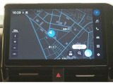 ディスプレイオーディオ(コネクティッドナビ対応)PLUS搭載。T-Connectご契約で2027年1月まで無償で利用できるナビ(期限到来後は有償)と、解約後も利用できる車載ナビが搭載されています。
