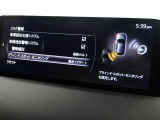 リアバンパーの内側に設置したセンサーで側方・後方からの車両接近を感知し、ドアミラーの鏡面に備えたインジケーターの点滅でドライバーに通知♪ドライバーの安全確認をサポート致します。