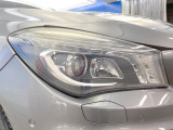 ●HIDヘッドライト:明るく前方を照らしてくれるので、悪天候や夜間の走行時も視界良好で安心してお乗りいただけます。