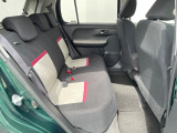 コンパクトカーですが、セカンドシートは十分な広さがあり快適にお乗りいただけます♪シートを倒して大きな荷物を積んだりと、用途の幅が広い1台です。
