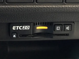 ETC2.0を搭載し、高速道路の料金決済をスムーズに行えるだけでなく、道路情報を活用した高度な運転支援サービスにも対応しています。