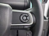 全車速追従機能付ACC(アダプティブクルーズコントロール)を採用し、走行中に先行車の様子を検知しながら、設定した車速の範囲内で先行車との距離のキープを支援します。