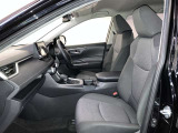 高いホールド性で運転姿勢が安定します。長距離ドライブでも疲れにくいのが魅力です。快適なドライビングライフをお送りください♪