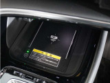◆ワイヤレス充電器◆ワイヤレス充電規格Qiに適合した機器を充電エリアに置くことで使用できます。