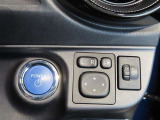スマートキー装備車なので、キーを取り出さなくてもエンジン始動が可能です。