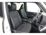 しっかりとしていて上質な座り心地のシートです。 座り心地も良くて長時間の運転も快適ですよ。 肌触りの良いシートが評判です。