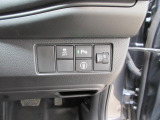 パーキングセンサーや横滑りを防ぐVSA等のスイッチ類は運転席の右側、手の届きやすい位置にあります。