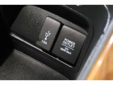 USBオーディオ用ソケットがついていますので携帯電話などを接続すれば音楽等の再生が可能です!