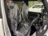 乗用車並みのクッション性を持った運転席になっています。