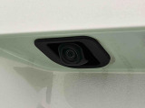 ナビゲーション等を装着した場合にバックするとき後方の安全確認ができるバックカメラが付いてます