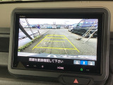 便利な3ビュー切り替え、ガイド線表示付きのバックカメラです!後退時、後方の視界をサポートします!