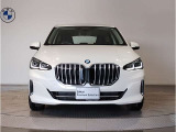 BMW代表的な特徴のキドニーグリル。BMWのすべてのモデルに採用され、BMWらしさを強調しております。
