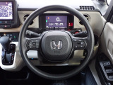 ハンドル左側にはオーディオ操作が出来るオーディオリモートコントロールスイッチ、右側にはHonda SENSINGとオートクルーズコントロールのスイッチを装備!