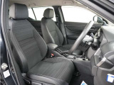 運転席のスペースはゆったりしていて、視界も広く確保されているので普段の運転からロングドライブまで快適です。