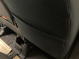 【収納】後部座席収納。散乱しがちな小物を収納するのに便利です。
