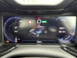 10.25インチのデジタルクラスターメータは、直感的な情報とカスタマイズ可能なコントロールを備えます。
