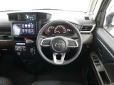 運転席から各種ボタンの操作がしやすいように設計されたデザイン。シンプルなつくりなので、運転が苦手な方も安心して運転することができます。