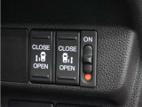 ◆両側電動スライドドア◆狭い駐車場でも乗り降りが楽々♪お子様が隣の車にドアを当ててしまう心配もございません!小さなお子様連れの方もこれで安心。