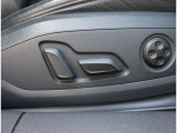 Audi正規ディーラーが高品質をお約束。高度な訓練・教育を受けたAudi専任メカニックが、100項目にもおよぶ精密な点検を実施いたします。すべてをクリアしたAudi車だけが、あなたのお手元に届けられるのです。
