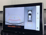 後方の見える安心をお届けするバックガイドモニター付:バックするときのアシストラインもあって楽々バック!車庫入れや縦列駐車をサポートし、苦手な駐車も安心です!今やもう手放せない装備ですネ♪