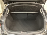 ラゲッジルーム内の凹凸をなくす事でスッキリした広がりを造りだし、荷物がスムーズに出し入れできる気持ちよさ、使い易さを実現!