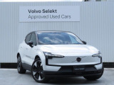リアウインドー5面にはダークティンテッドガラスを搭載。UVカット機能のみならず、プライバシー保護の役割も果たします。