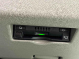 ETCカードを挿入することで高速道路を利用する際の支払いがキャッシュレスになったり、ETCスマートインターチェンジが利用できたり、とても便利なアイテムです!保証は修理保証のみとなります。