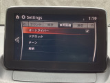 レバーをAUTOの位置にしているとき、レインセンサーが雨を感知すると、雨量に応じてワイパーが自動で作動してくれるオートワイパーを装備!設定変更で非作動にすると、間欠作動に固定されます。