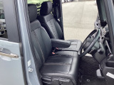 カスタムグレードならではの高級感がある車内