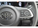 アダプティブクルーズコントロール機能付きです。走行中に先行車の様子を検知しながら、設定した車速の範囲内で先行車との距離のキープを支援します。詳細は販売店スタッフまでおたずねください。