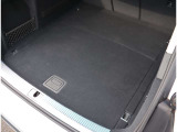 Audi正規ディーラーが高品質をお約束。高度な訓練・教育を受けたAudi専任メカニックが、100項目にもおよぶ精密な点検を実施いたします。すべてをクリアしたAudi車だけが、あなたのお手元に届けられるのです。