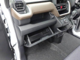 お車を購入される際はご不明な点や不安な点もあるかと思いますが、困ったらお気軽にご相談下さい! 0566-71-1630 までお電話頂ければ当店のスタッフがじっくりお話を聞かせて頂きます!