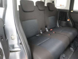 簡単に収納出来るRrシートです。大きな荷物も積めます。