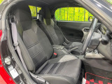 運転席シート廻りは使用感も少なく、良好な状態となっています。前オーナー様が丁寧に使っていたことがよくわかりますね。