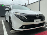 LEDヘッドライトはハロゲンランプの約2倍の光量で明るく遠くを照らし、夜間走行時の視認性を高めます。さらに長寿命や省電力、スタイリッシュな印象も際立たせます。