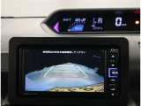 バックモニター付き。駐車の際のサポートとなり、必須アイテムのひとつですよね。それでも、バックする際は必ずご自身の目で確認をしてください。