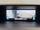 【パノラミックビューモニター&フロントビュー】見通しの悪い交差点やT字路などで車両前方と左右の状況確認をする為に車両上方と前方カメラからの映像を同時に表示するので周りがハッキリ確認でき安心です。