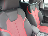 Audi正規ディーラーが高品質をお約束。高度な訓練・教育を受けたAudi専任メカニックが、100項目にもおよぶ精密な点検を実施いたします。すべてをクリアしたAudi車だけが、あなたのお手元に届けられるのです。
