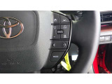 レーダークルーズコントロール(全車速追従機能付)付きです。車速に応じて追従支援してくれるので、ロングドライブも快適です