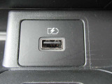 運転席そばにUSBソケットがあります♪♪ここでスマホの充電できちゃいます♪♪