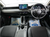 とても握りやすいステアリング!運転手の気持ちがそのまま伝わるかのような反応をしてくれます!小物入れや各ボタンの配置にこだわり、とても使いやすいです !視認性も良好なのでロングドライブもお任せ下さい!