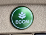 ワンタッチで省燃費走行をサポートするECONスイッチを装備。