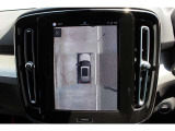 更に360度ビュー表示も可能です。車を上から見下ろしたように車外を確認できるため、一切の死角がない状態で駐車が楽に安全に可能です。