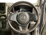 ハンドルにHondaセンシング系のクルーズコントロールやレーンキープアシストなどのスイッチが装備されています。ハンドルから手を離さず安全に操作できます。